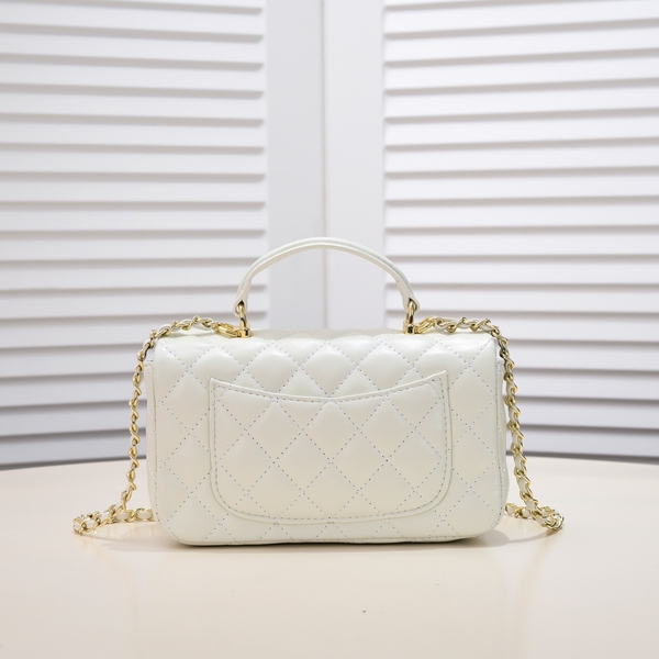 シャネルバッグ側面デザイン